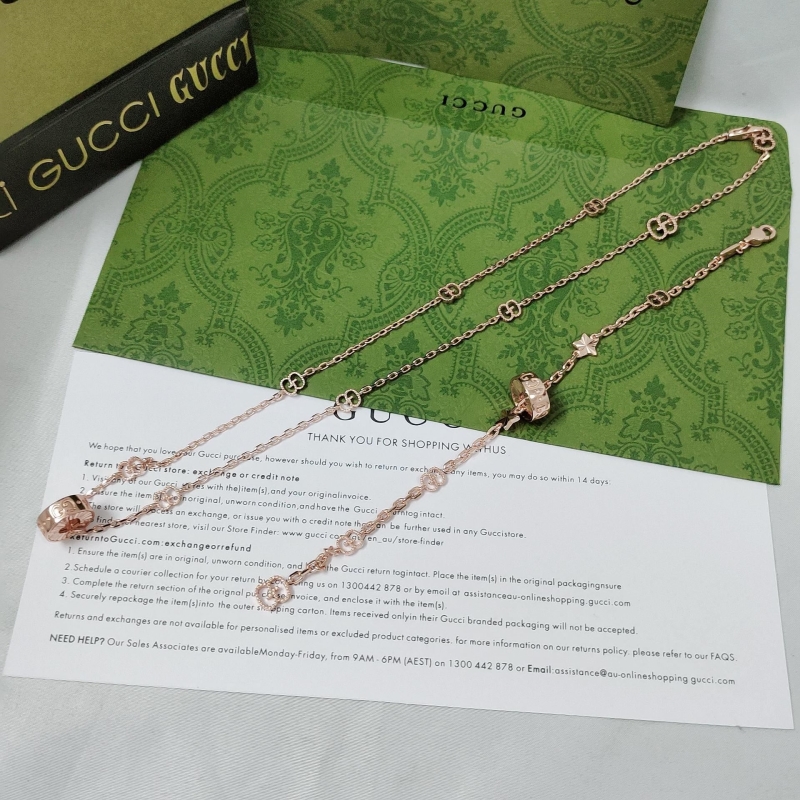 G*u*i bracelets